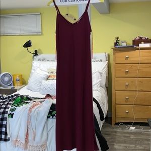 Midi maroon spaghetti strap dress